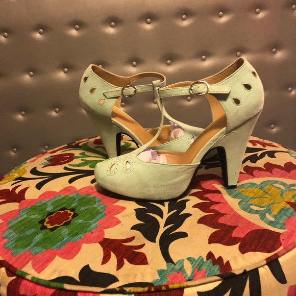 Mint heels size 8 - Picture 3 of 5